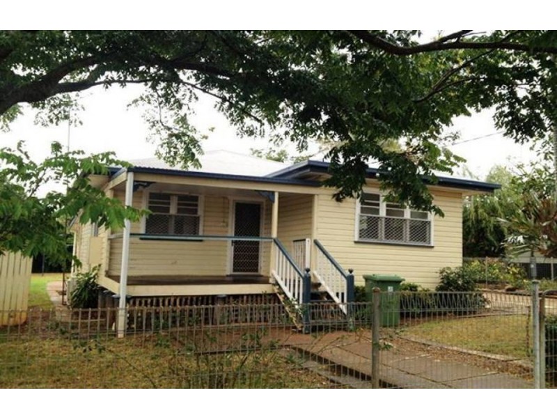 32 Esmond Street, Rockville QLD 4350