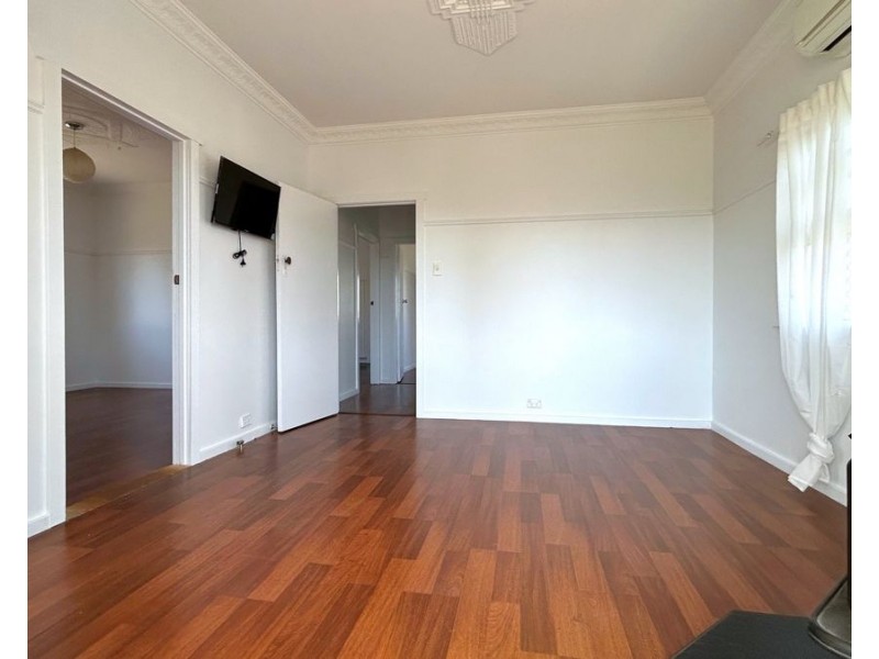 12 Vera Street, Newtown QLD 4350