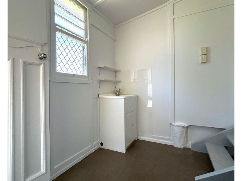 12 Vera Street, Newtown QLD 4350