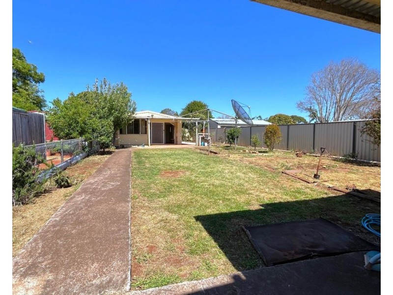 12 Vera Street, Newtown QLD 4350