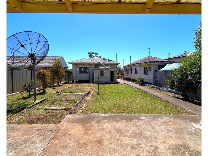 12 Vera Street, Newtown QLD 4350