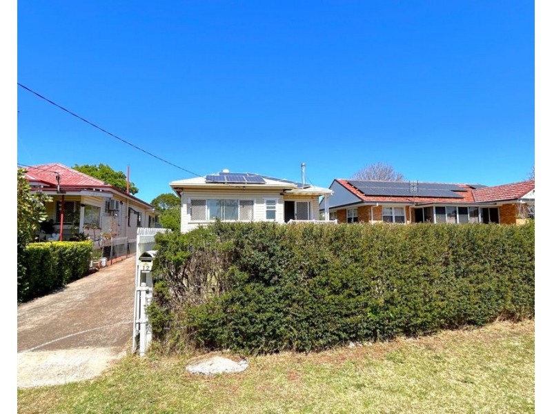 12 Vera Street, Newtown QLD 4350