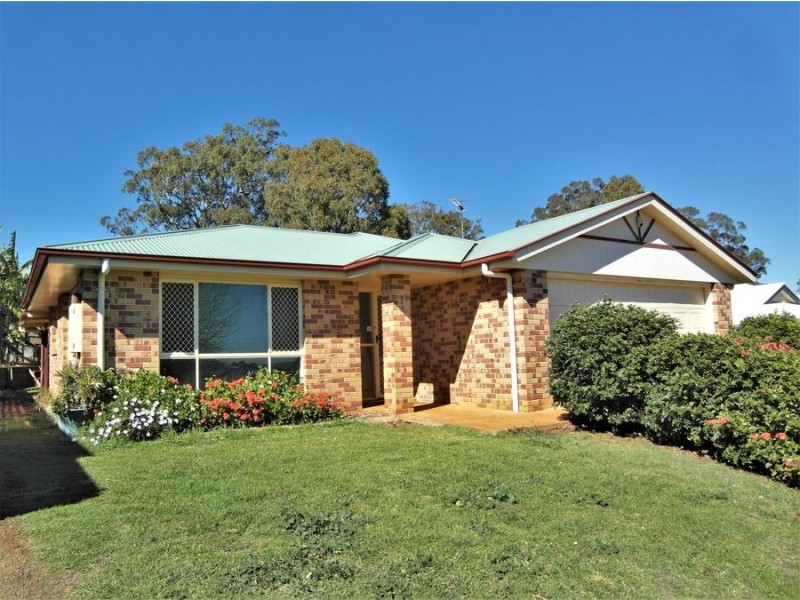 8 Samuel Court, Darling Heights QLD 4350