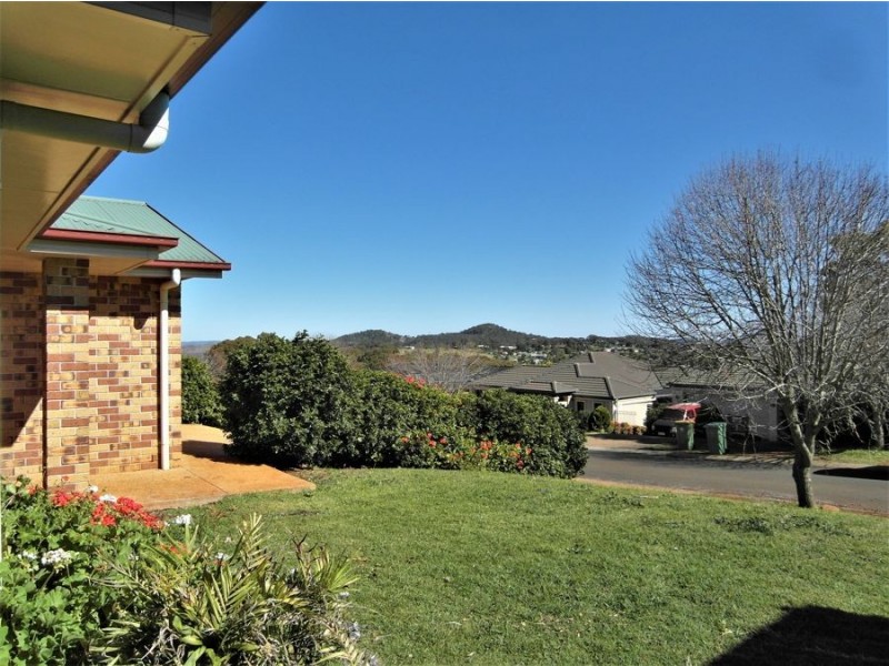 8 Samuel Court, Darling Heights QLD 4350