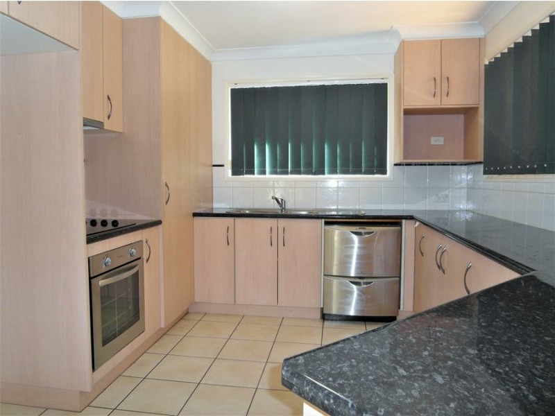 8 Samuel Court, Darling Heights QLD 4350