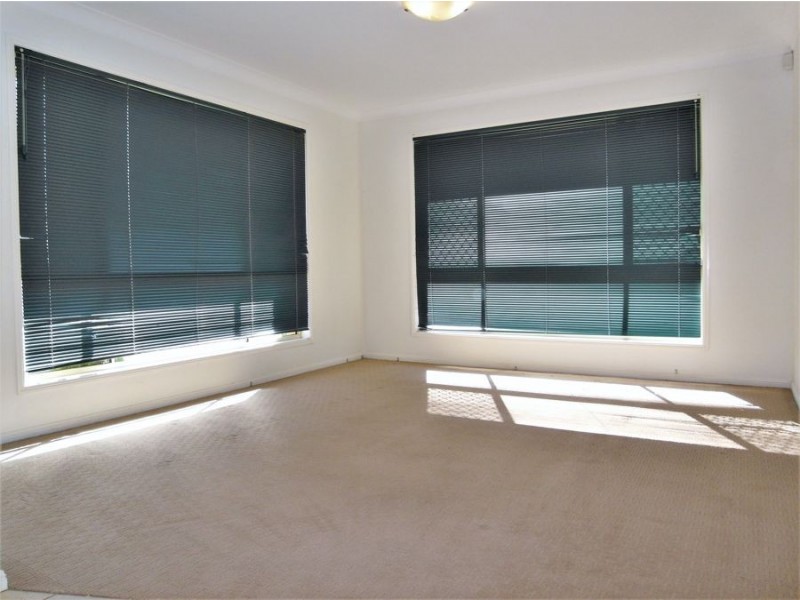 8 Samuel Court, Darling Heights QLD 4350