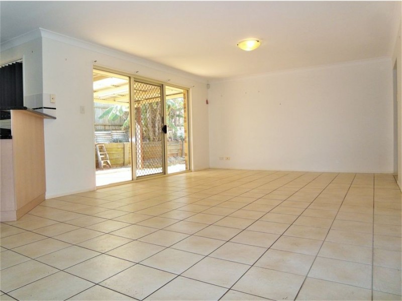 8 Samuel Court, Darling Heights QLD 4350