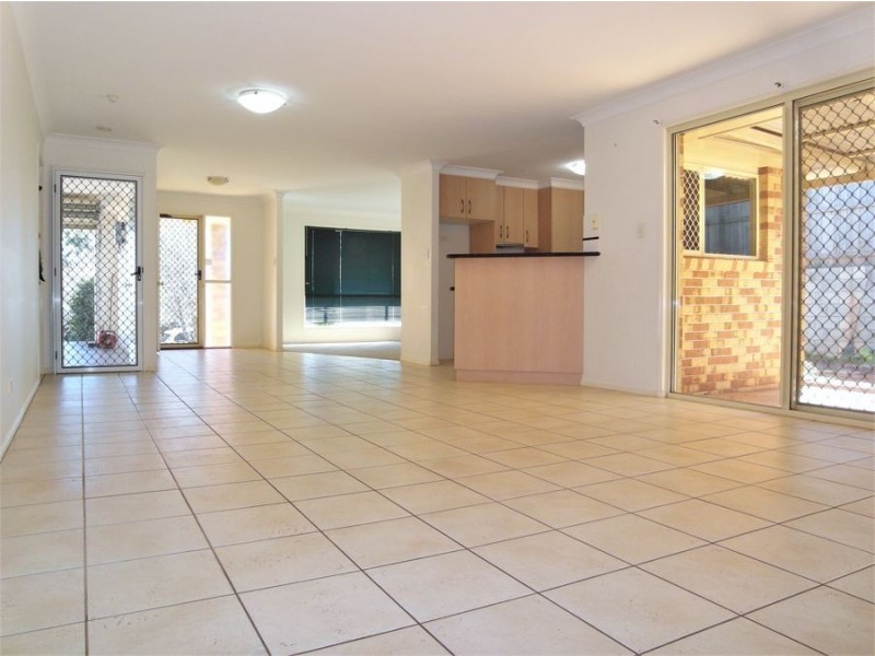 8 Samuel Court, Darling Heights QLD 4350