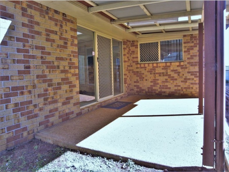 8 Samuel Court, Darling Heights QLD 4350