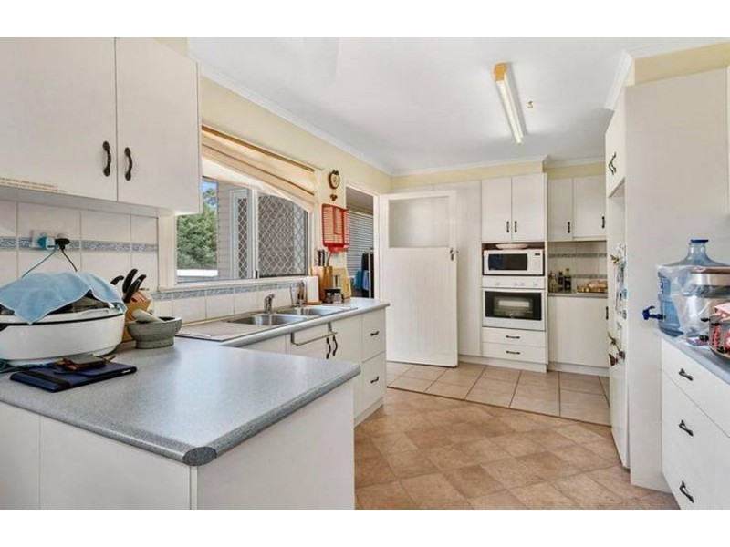 33 Esmond Street, Rockville QLD 4350