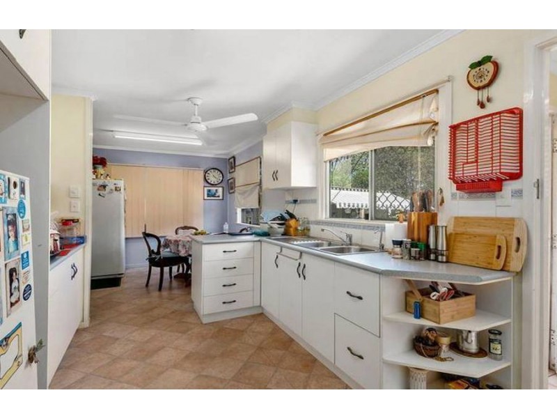 33 Esmond Street, Rockville QLD 4350