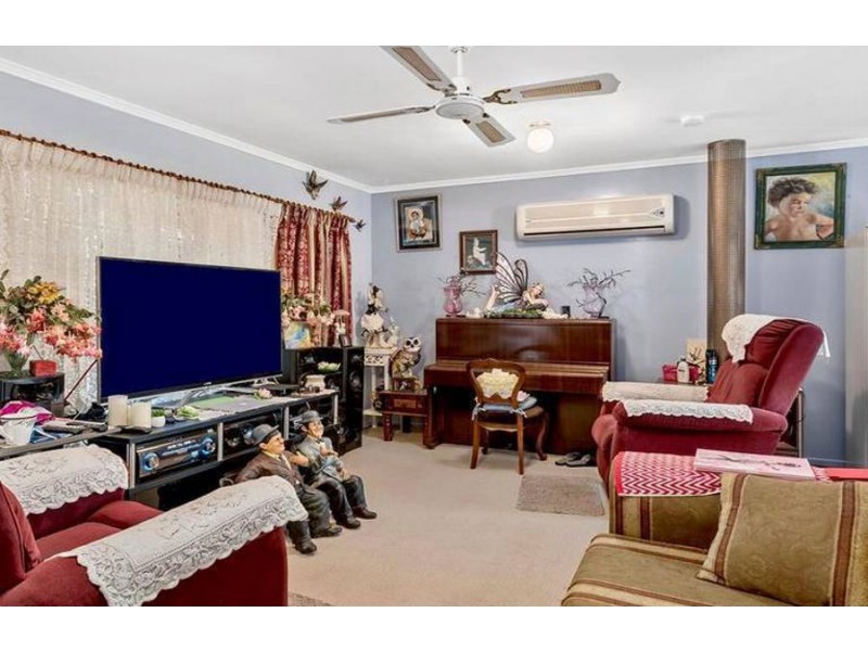 33 Esmond Street, Rockville QLD 4350