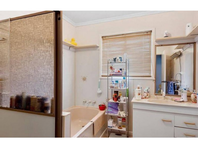 33 Esmond Street, Rockville QLD 4350