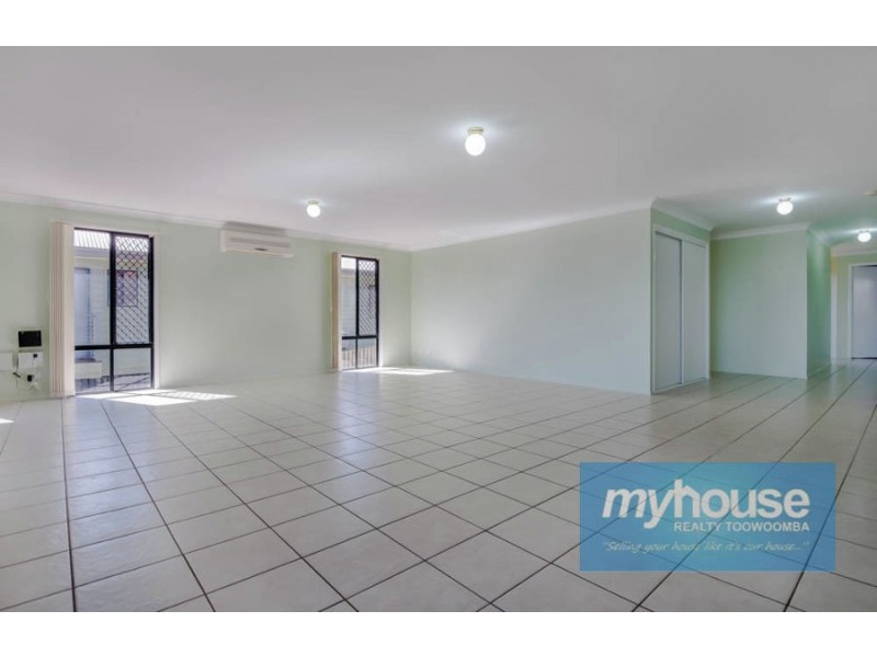 5 Dodson Crescent, Mount Kynoch QLD 4350