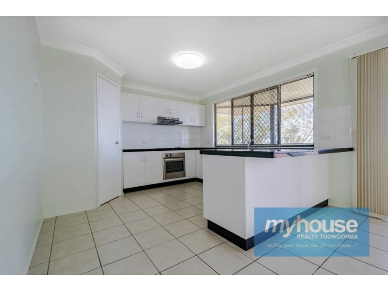 5 Dodson Crescent, Mount Kynoch QLD 4350