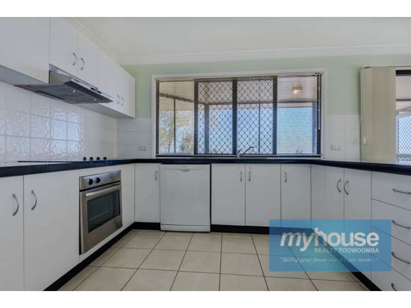 5 Dodson Crescent, Mount Kynoch QLD 4350