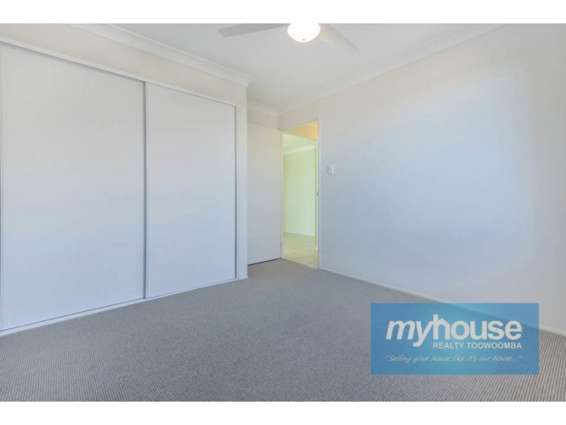 5 Dodson Crescent, Mount Kynoch QLD 4350