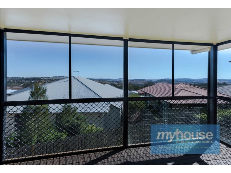5 Dodson Crescent, Mount Kynoch QLD 4350