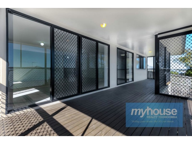 5 Dodson Crescent, Mount Kynoch QLD 4350