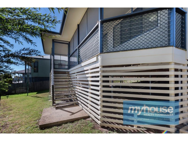 5 Dodson Crescent, Mount Kynoch QLD 4350