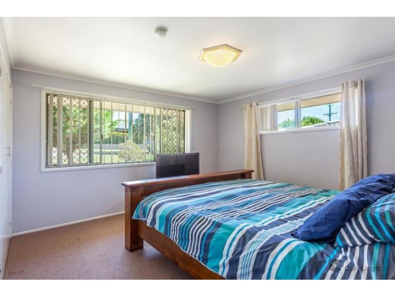 32 Debra Street, Centenary Heights QLD 4350