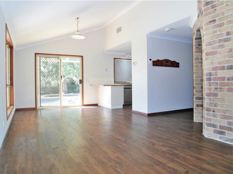 7 Pizzoni Road, Glenvale QLD 4350