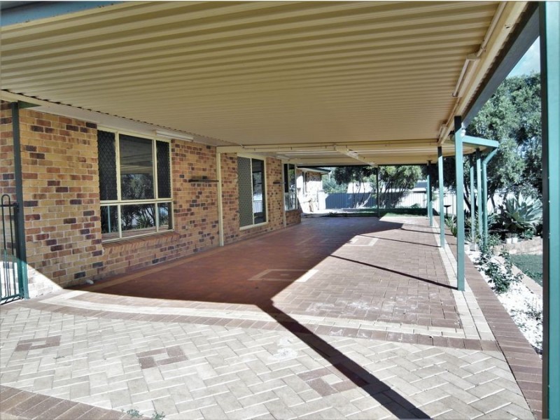 7 Pizzoni Road, Glenvale QLD 4350