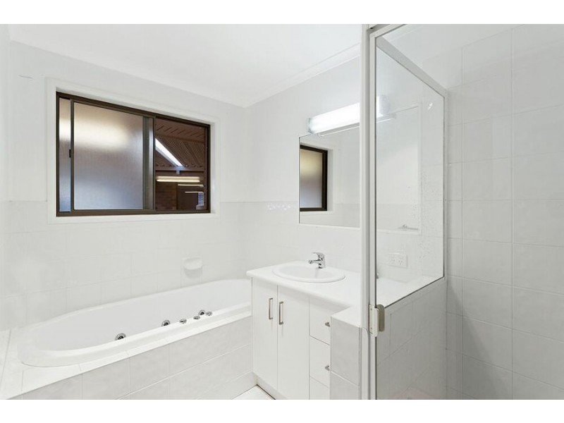 1 Bader Court, Wilsonton QLD 4350