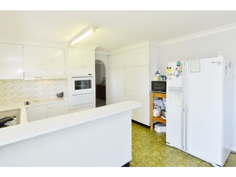 10 Elliott Street, Kearneys Spring QLD 4350