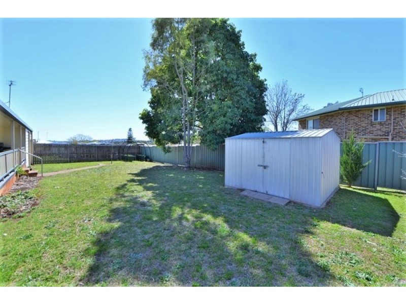 10 Elliott Street, Kearneys Spring QLD 4350