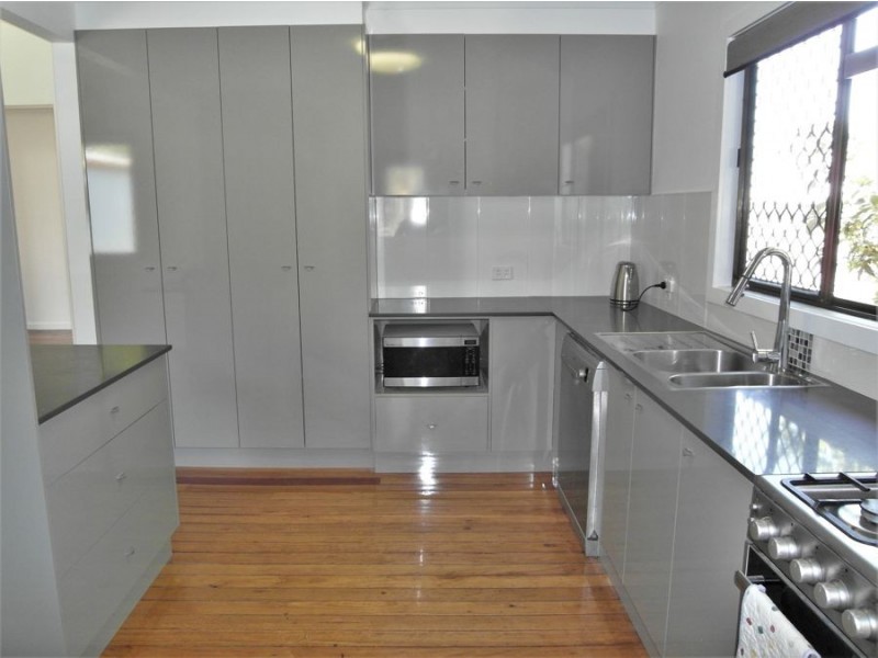 20 Norah Street, Centenary Heights QLD 4350