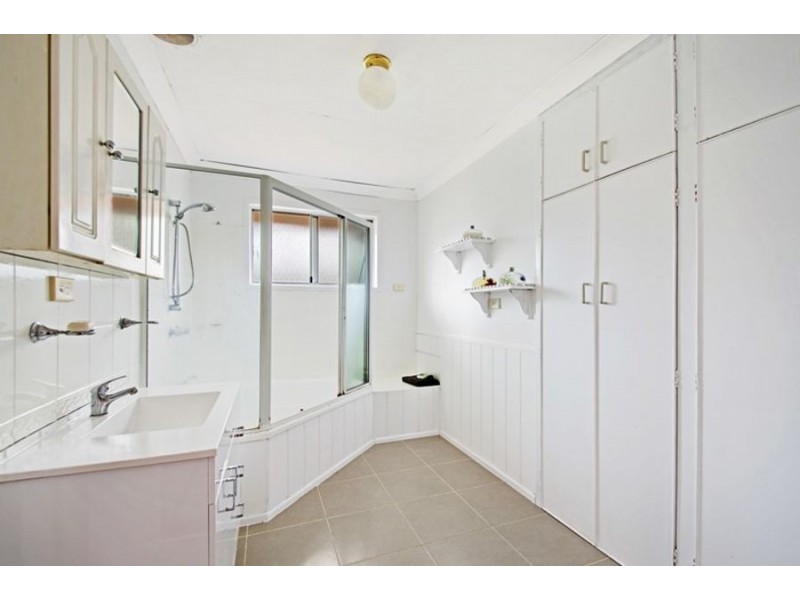 1 Baird Street, Kearneys Spring QLD 4350