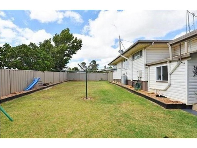 11 Hanlon Street, Newtown QLD 4350