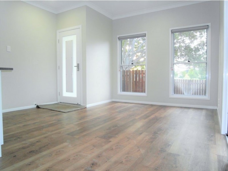 2/124C Holberton Street, Newtown QLD 4350