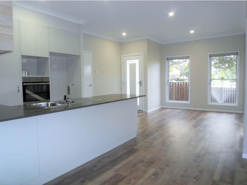 2/124C Holberton Street, Newtown QLD 4350