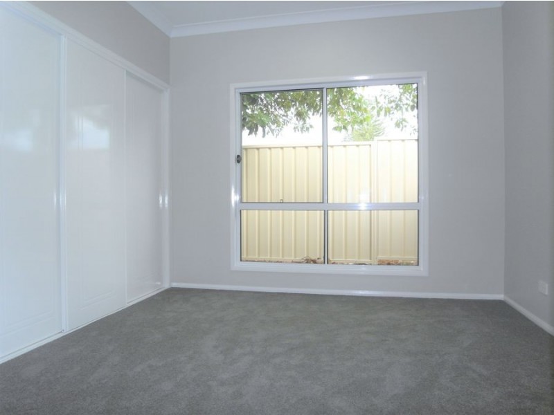 2/124C Holberton Street, Newtown QLD 4350