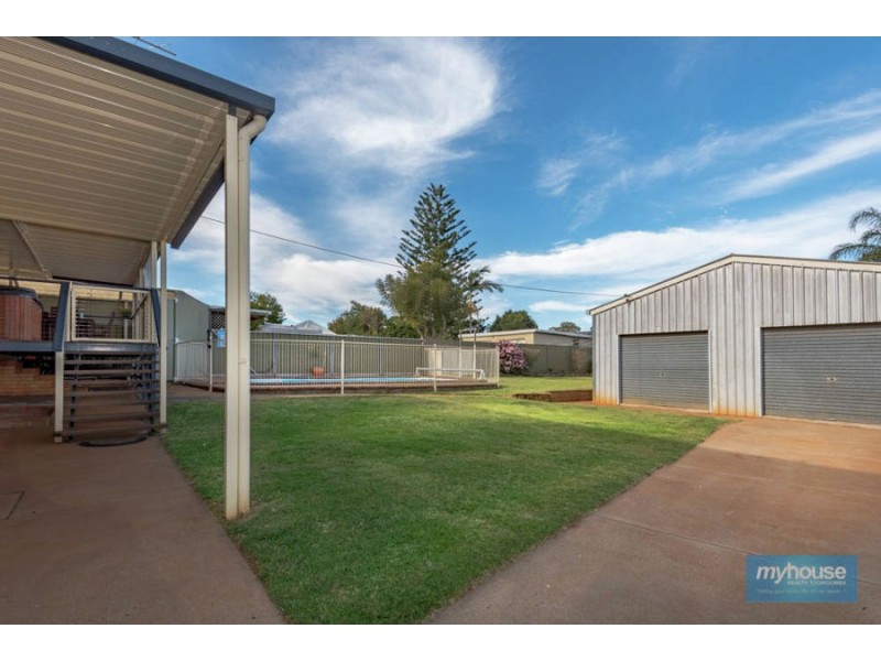 10 Erin Street, Wilsonton QLD 4350