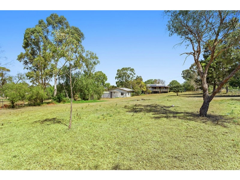 6 Hillview Crescent, Gowrie Junction QLD 4352