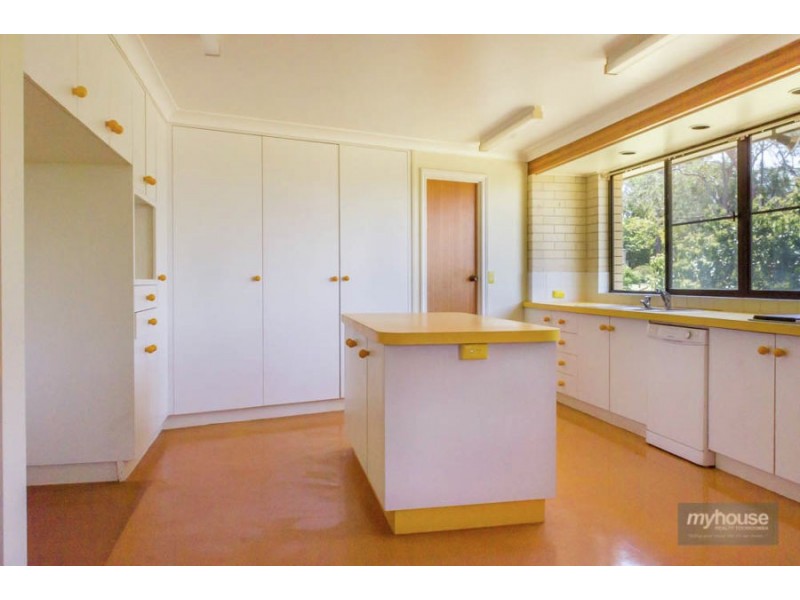 17 Niddrie Drive, Middle Ridge QLD 4350