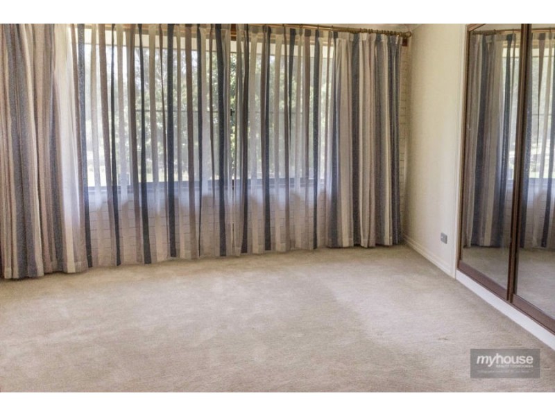 17 Niddrie Drive, Middle Ridge QLD 4350