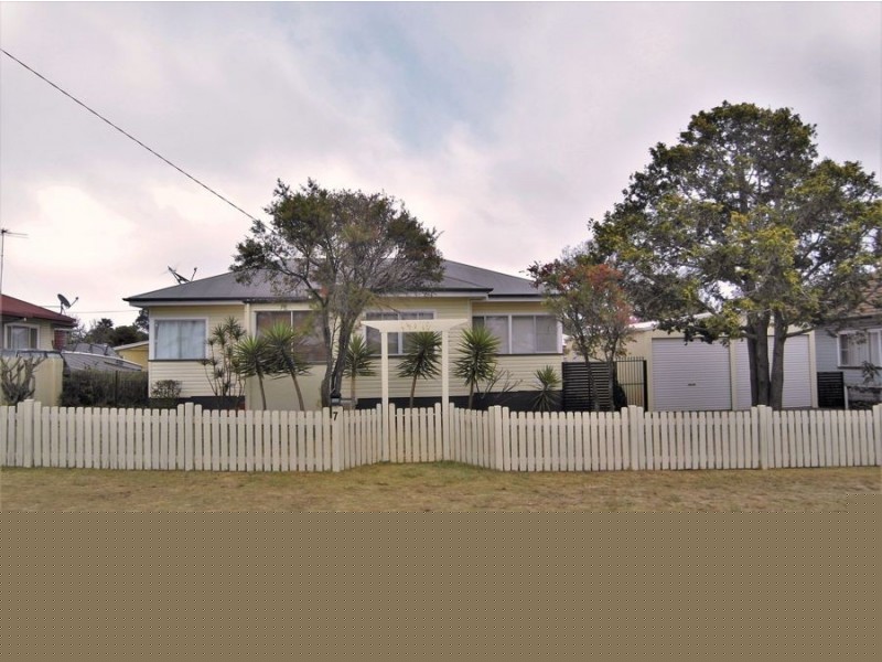 7 Cay Street, Newtown QLD 4350