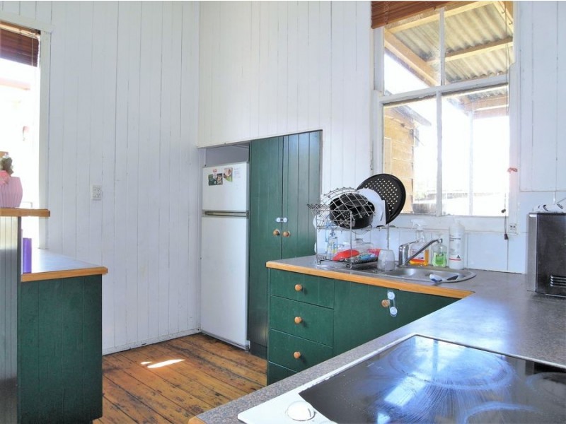 12 Swallow Court, Newtown QLD 4350