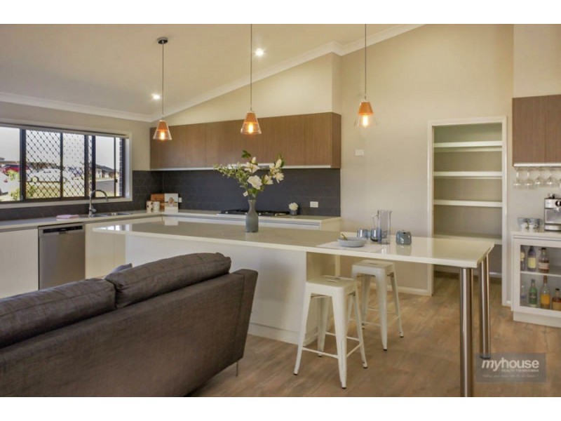 4 Farrer Street, Cranley QLD 4350