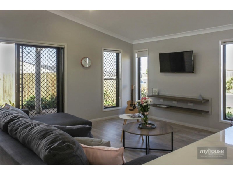 4 Farrer Street, Cranley QLD 4350