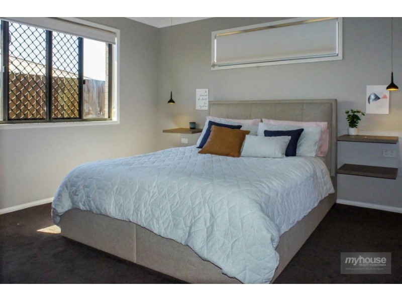 4 Farrer Street, Cranley QLD 4350