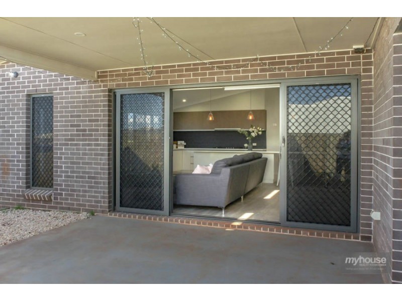 4 Farrer Street, Cranley QLD 4350