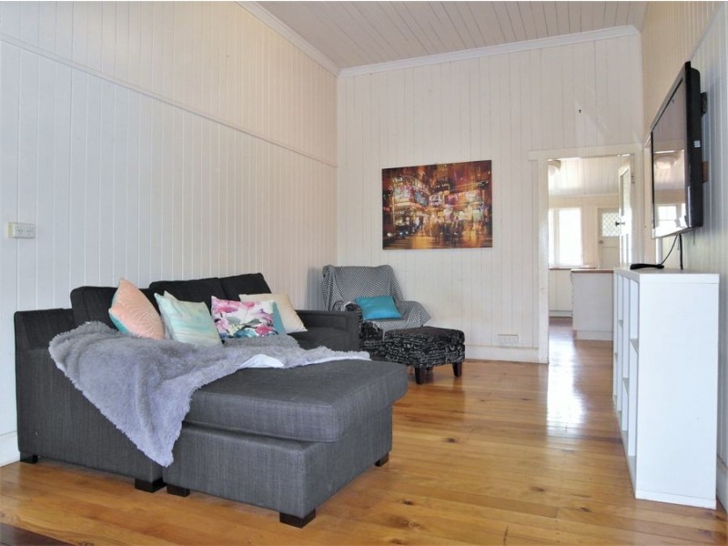 8 Vera Street, Newtown QLD 4350