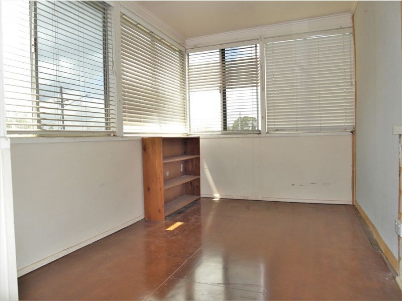 8 Vera Street, Newtown QLD 4350