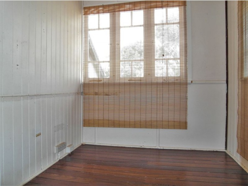 8 Vera Street, Newtown QLD 4350