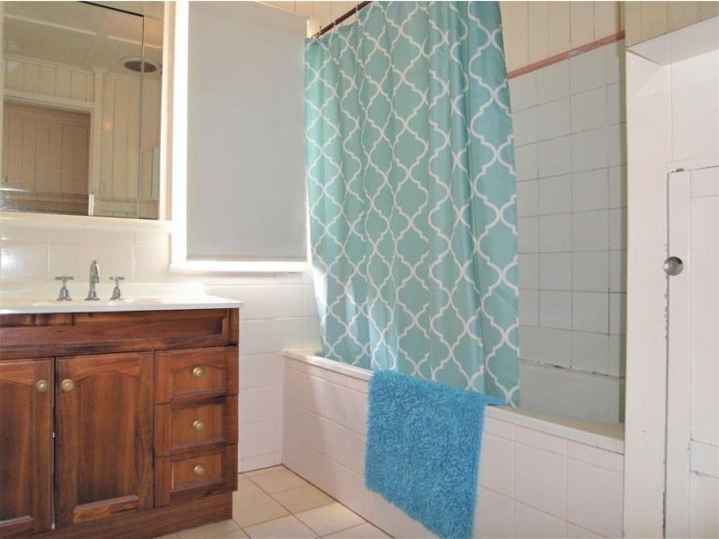 8 Vera Street, Newtown QLD 4350